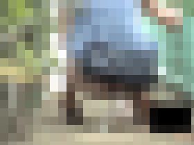 【限界美女】もう我慢できないから野グソしちゃう！　サンプル画像02