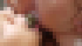 海外レズビアンがうんこ食わせて調教?　サンプル画像01
