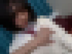 太陽の光を浴びて育った若く未成熟な女の子 サンプル画像01