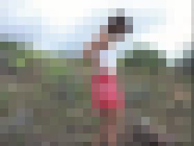 美人外国人の野外うんちシーン♪ サンプル画像01