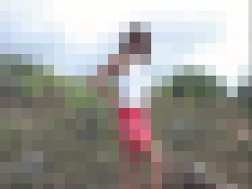 美人外国人の野外うんちシーン♪ サンプル画像02