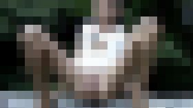 美人外国人の野外で長ーいうんちシーン！　サンプル画像01
