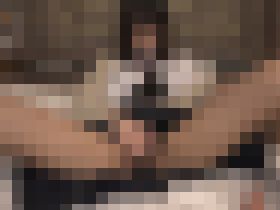 どこか寂しげな表情を浮かべた清純で可愛らしい女子校生　サンプル画像01