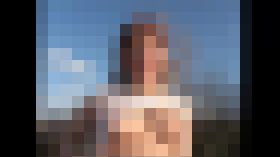 野外ではしたない姿を撮られてしまう美人外国人　サンプル画像02