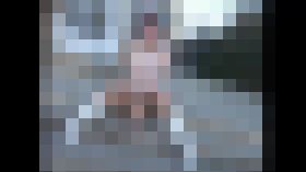 野外ではしたない姿を撮られてしまう美人外国人　サンプル画像03
