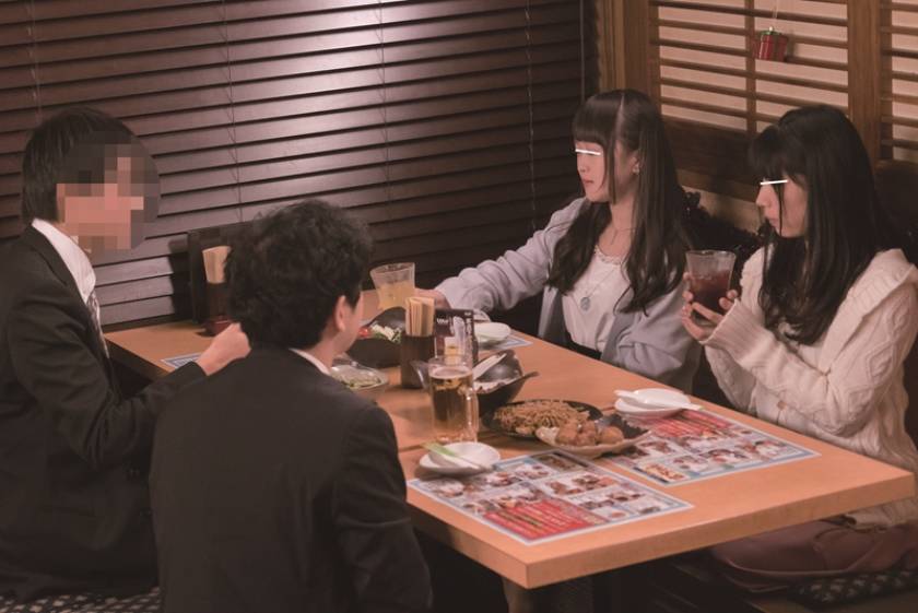 羞恥！彼氏連れ素人娘をマシンバイブでこっそり攻めまくれ！ 14 素人VSマシンバイブ 激安居酒屋にマジックミラー特設スタジオを設置 クリスマスだよ！本物夫妻！聖夜の泥酔奥さま、性欲に火をつけたら旦那さんの目の前でネトラレSEXしちゃうのか！？ 38SEX！10時間 　サンプル画像10
