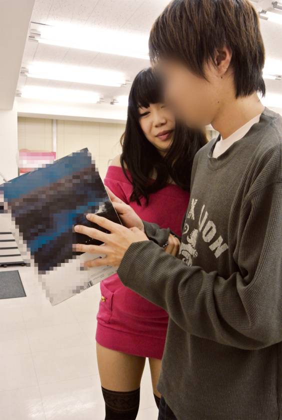 絶対バレてはイケナイ場所で!カワイイ痴女が誘惑してくる 8時間 柊かえで 桐山凛果 月島悠里 佐倉かのん 大嶋かりな サンプル画像11