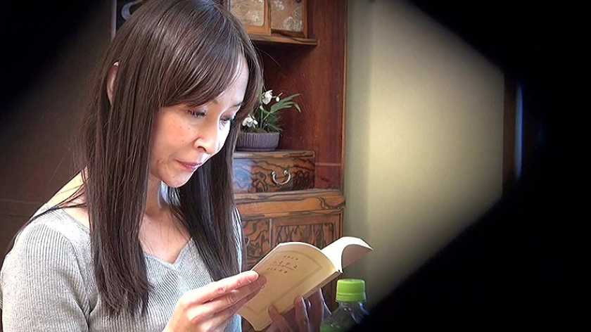 主婦仲間の上品でマジメな人妻にエロ仕掛けガチモニタリング Vol.5 「誰か来ちゃうからヤメて！」と言いながらも感じまくる素人奥さん 　サンプル画像11