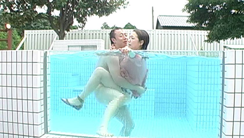 熟マンに即ブチ込め！美熟女選抜50人5時間「やめてッ、まだ洗ってないのー！！」 　サンプル画像11