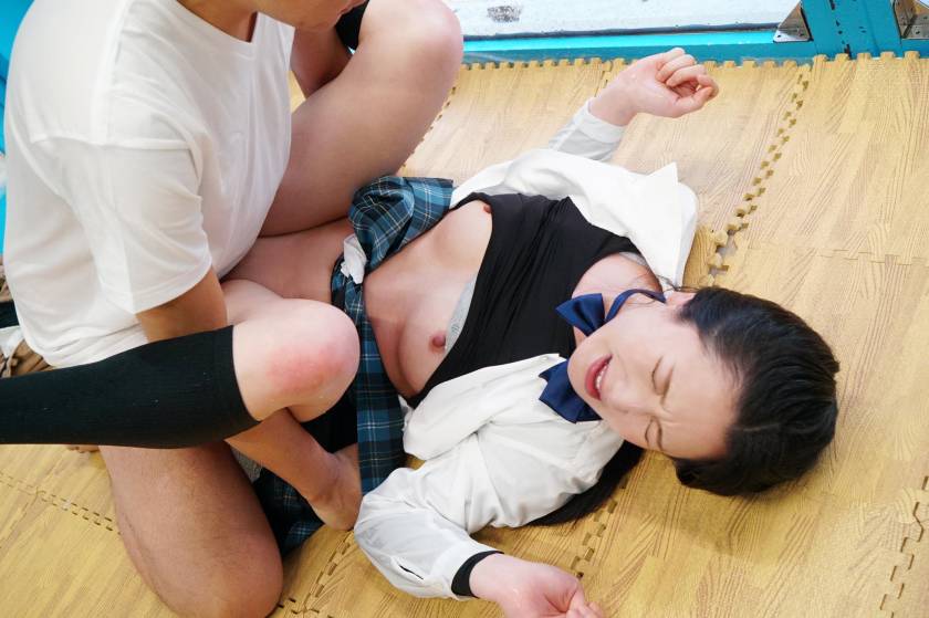 えりかちゃん(18)女子○生 マジックミラー号 膣内洗浄で段々気持ちよくなってしまい、チ○コもすんなり挿入させちゃいました。 　サンプル画像11