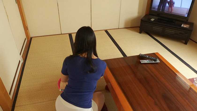 嫁の母とAV鑑賞をするべさ… 来栖静香(50) サンプル画像13