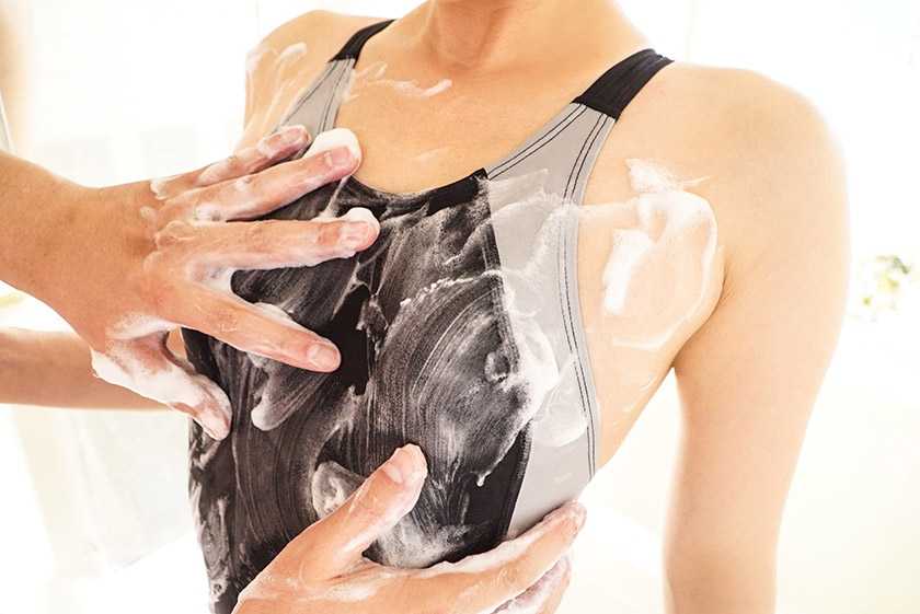 家の中を水着姿のままウロウロする妹にマッサージしていたら…あまりにも良いカラダだったので我慢できず半ば同意の上で中出しSEXしてしまった僕。　波木はるか 　サンプル画像13