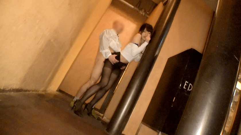 100%完全ガチ！噂の素人激カワ看板娘にアポなし取材⇒AV交渉！ target.21 堅実な清楚系バー店員をこっそりハメる！！ in 池袋 　サンプル画像13