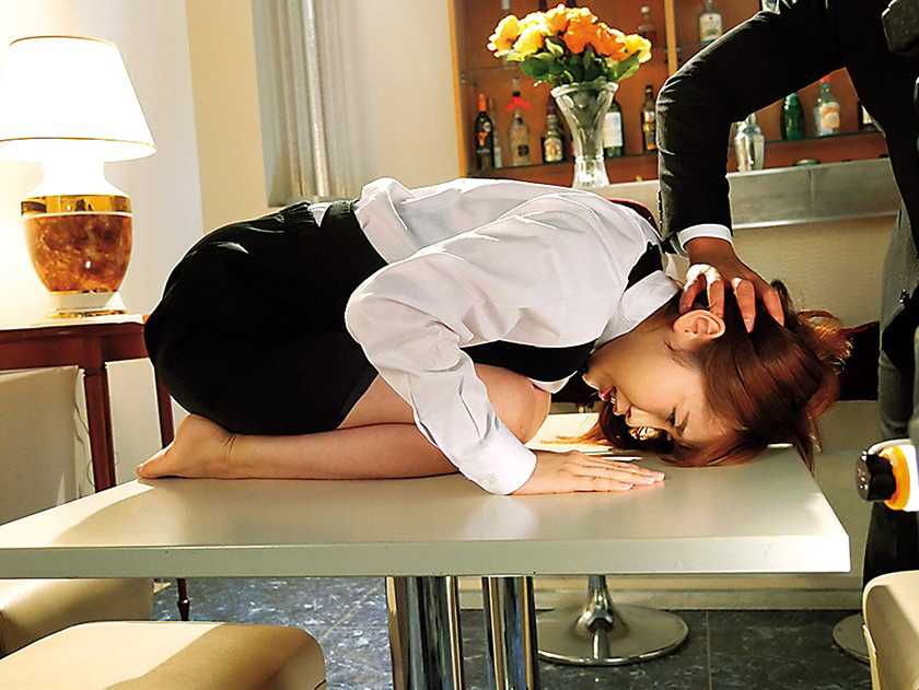 人妻オマ○コおっぴろげ土下座謝罪 BEST4時間 尾上若葉 仁美まどか 篠田ゆう 　サンプル画像15