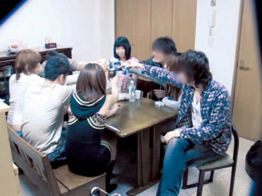 都内某所に集う一見普通の男女たち 極秘乱交サークルの実態 川島愛里 路乃はな 北村るる 小川由美 原美織 　サンプル画像1