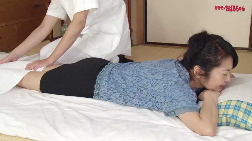 訪問マッサージ師のイチモツに舌なめずりする好きモノおばあちゃんたち 田代かず代 宮前奈美 　サンプル画像1