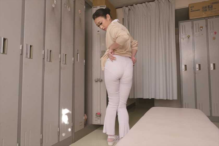 「『風俗で働いていたのは内緒でお願いします』元ピンサロ嬢だったお堅い看護師の過去を本人に話したら…お願いしてないのに凄テクでフェラチオしてくれた！！」 VOL.1 　サンプル画像1