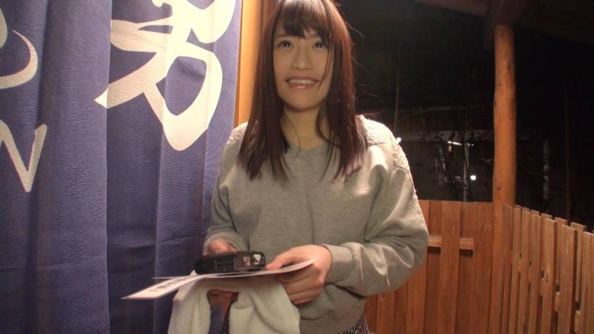 みな(22) 石和温泉で見つけた卒業旅行中の美巨乳女子学生のお嬢さん タオル一枚 男湯入ってみませんか? サンプル画像1