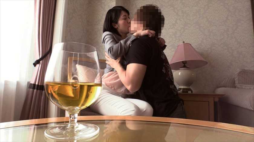 明日への活力が湧いてくる。こんな奥さんが欲しかった… 五十嵐潤 37歳 第2章 会社と旦那に嘘をつき背徳感で燃え上がる14時間 見知らぬち○ぽでイキまくること計109回 　サンプル画像1