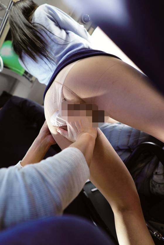 痴漢NTR 妻(25)が痴漢AVに出ていた。「お願いだから、もうイカないでくれ･･･」僕が気づかぬ間に媚薬を塗られチ○ポ狂いにされた妻 　サンプル画像1