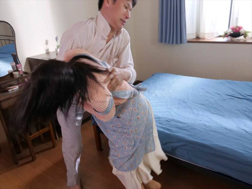新・侵入者 葵千恵 　サンプル画像1
