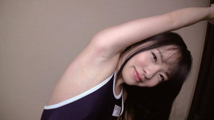 濡れてテカってピッタリ密着 神スク水 宮沢ゆかり 美少女から人妻まで可愛い女子のスクール水着姿をじっとりと堪能！着替え盗撮から始まり貧乳から巨乳にパイパン、ハミ毛、ジョリワキ等のフェチ接写やローションソーププレイやスク水ぶっかけに生中出し等を完全着衣で楽しむAV 　サンプル画像1