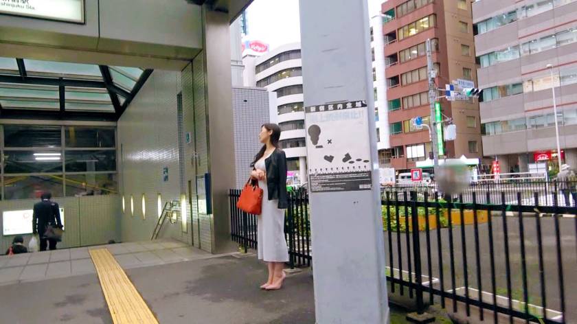 広告代理店に勤める24歳ゆりかちゃん参上！色気が溢れ出てる巨乳美女の応募理由は「ウズウズが我慢できなくて…♪」完全にヤリに来た肉食系変態美女は、恥ずかしがりながらも主導権を奪い取り自分のペースで展開する！凄い性欲ですね！？「私、和食系ょ～♪」意味が分かりませんが良い出汁でてます！！ 　サンプル画像1