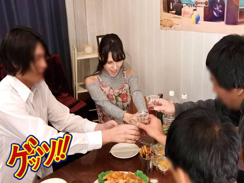 居酒屋チェーン店でパートしている妻が年下ヤリチン男達に泥酔させられ4P寝取られたヤリ捨て飲み会の一部始終がこちらです(泣) 　サンプル画像1