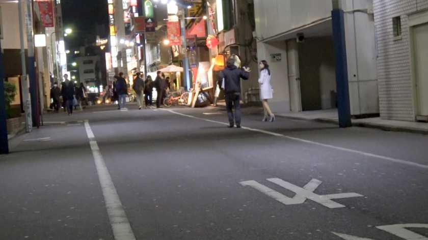 街行くセレブ人妻をナンパしてAV自宅撮影!⇒中出し性交! celeb.11 旦那様不在!美麗奥様、AV男優と久方ぶり他人棒浮気セックス!!の巻 in 池袋 サンプル画像1