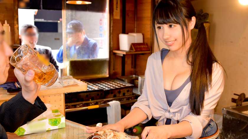 100%完全ガチ！噂の素人激カワ看板娘にアポなし取材⇒AV交渉！ target.23 出来たてのたこ焼きのように、店長にお熱なたこ焼き屋の看板娘 in 世田谷区 　サンプル画像1