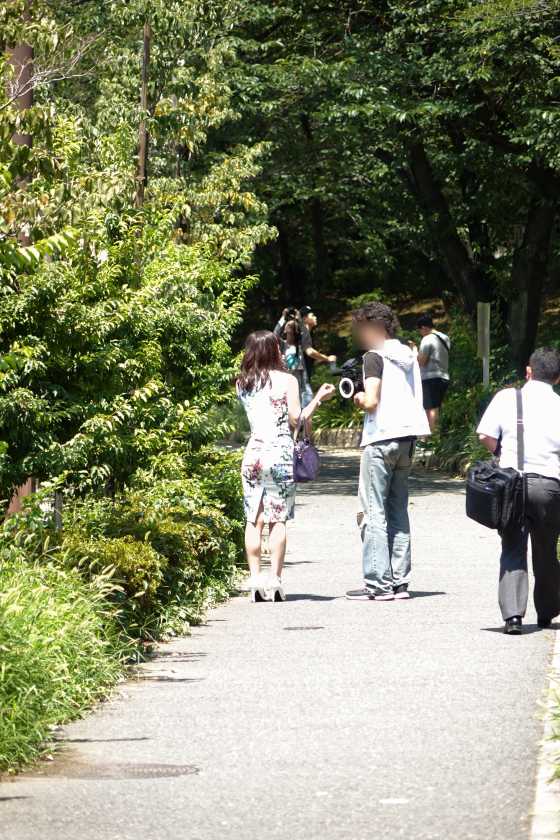 街行くセレブ人妻をナンパしてAV自宅撮影!⇒中出し性交! celeb.36 長期セックスレスで奥様の性欲は破裂寸前!?見せつけられたチ◯ポに我慢できず、家にコンドームがないからと生ハメ中出しを要求してきた!! in 麻布十番 サンプル画像1