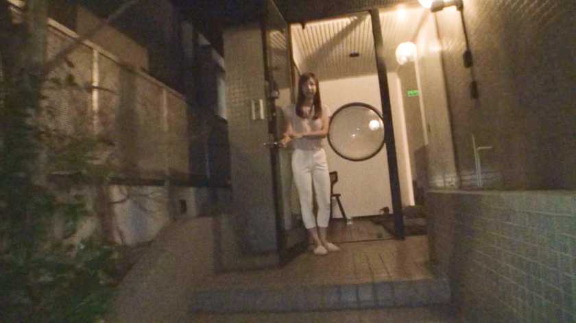 街行くセレブ人妻をナンパしてAV自宅撮影！⇒中出し性交！ celeb.38 旦那様を支える健気な奥様の、至れり尽くせりなご奉仕セックスに大満足！！ in 世田谷 　サンプル画像1