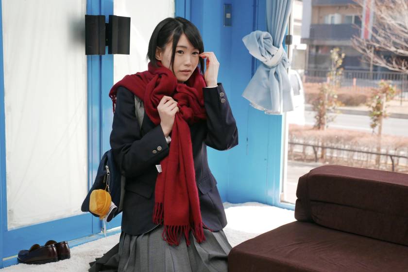 あかね マジックミラー号でおっぱいもみもみインタビュー 寝る時用のブラジャー付けてる育ちの良い女子○生 サンプル画像1