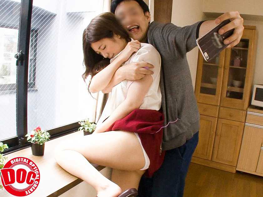 息子の友達に犯され母の体は大発情！止まらない性欲に耐え切れずイキ漏らし激ピストンで大量中出しSEX！ 　サンプル画像1