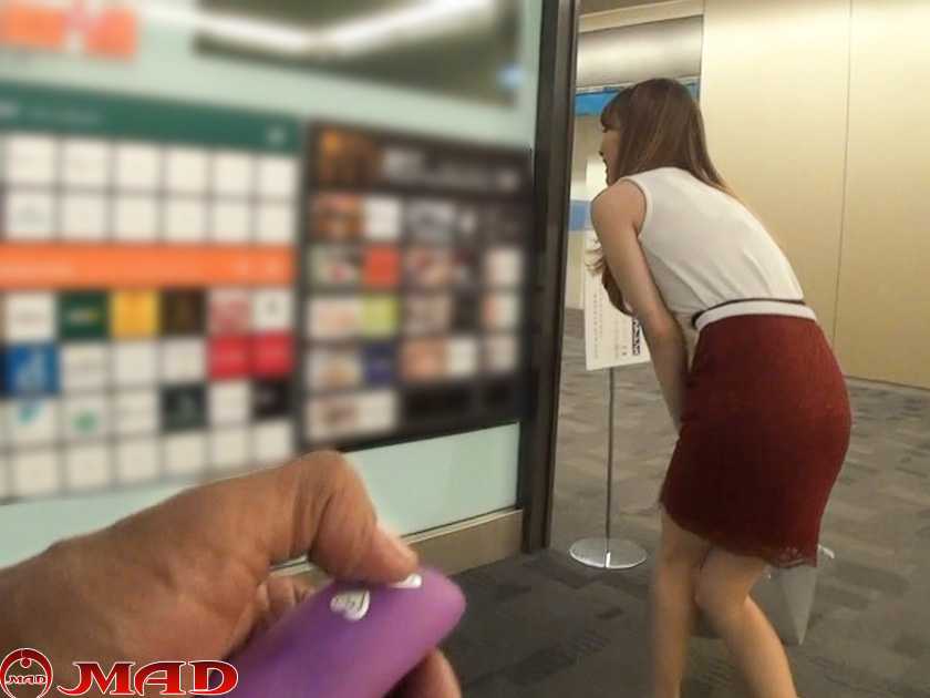 【人妻投稿動画】加減を知らない欲求不満なアラサー妻3名 File.01 サンプル画像1