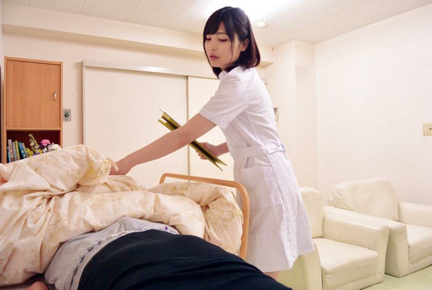 絶対バレてはイケナイ場所で!カワイイ痴女が誘惑してくる 8時間 柊かえで 桐山凛果 月島悠里 佐倉かのん 大嶋かりな サンプル画像2