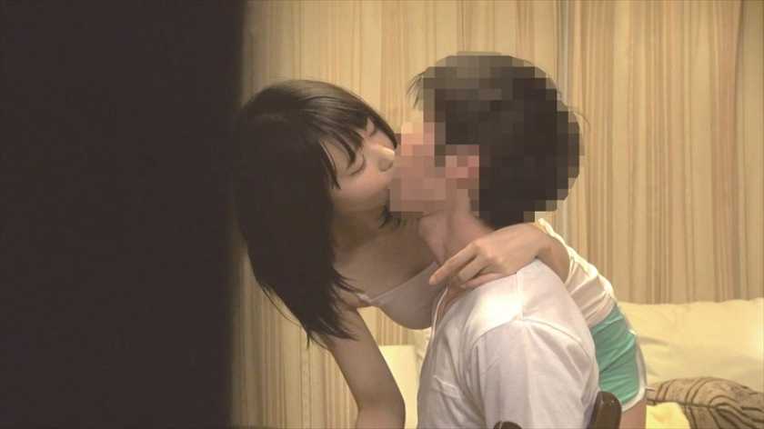 成熟した姉の裸に触れた童貞弟はイケない事と知りつつもチ○ポを勃起させて「禁断の近親相姦」してしまうのか！？清純美乳女子大生に完全密着SP！！ 　サンプル画像2