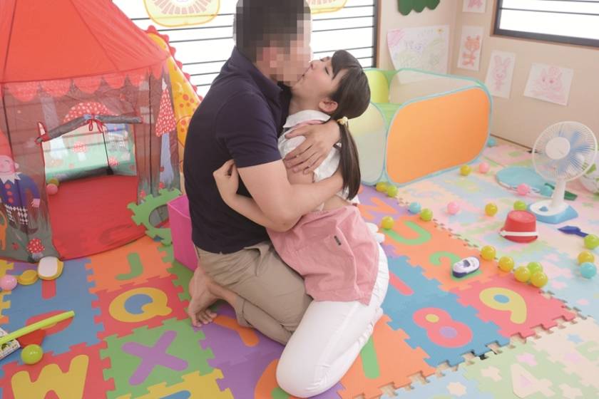 いつも気になっていた巨乳保育士ちゃんとやっちゃった俺 白桃心奈 浅田結梨 青山はな サンプル画像2