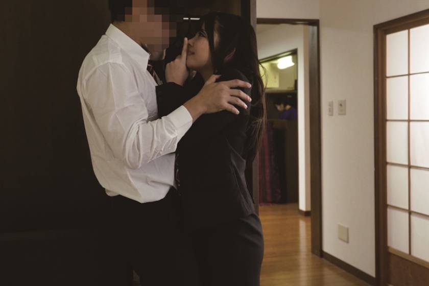 嫁までの距離5メートル以内!バレないように嫁の親友とやっちゃった俺 愛華みれい 海空花 紗々原ゆり サンプル画像2