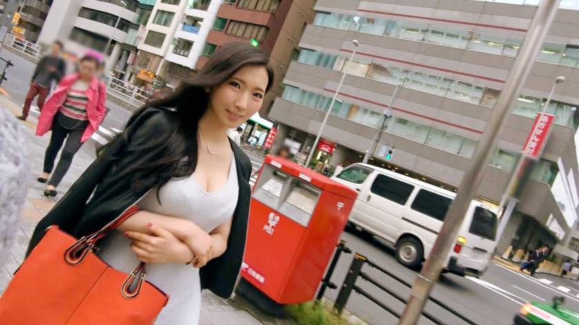 広告代理店に勤める24歳ゆりかちゃん参上！色気が溢れ出てる巨乳美女の応募理由は「ウズウズが我慢できなくて…♪」完全にヤリに来た肉食系変態美女は、恥ずかしがりながらも主導権を奪い取り自分のペースで展開する！凄い性欲ですね！？「私、和食系ょ～♪」意味が分かりませんが良い出汁でてます！！ 　サンプル画像2