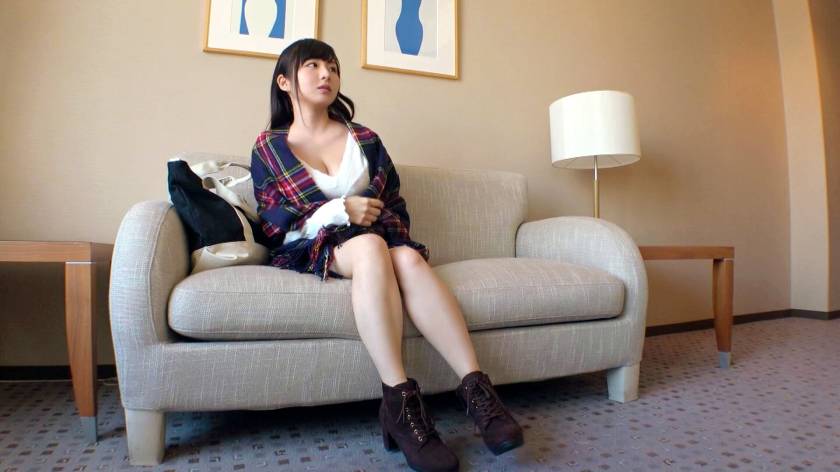 Gカップの清純派エリート美少女23歳ひなちゃん参上！なんと最近まで○○証券で働いていたエリート美少女の応募理由は「前から興味あったので♪」上司のセクハラ・パワハラで退社！色々悩んでAV出演！清純そうな顔しておチ○コ大好き変態美少女だった！初の大量潮吹きに、ぷるんぷるん乳揺らして悶絶イキまくる姿は必見！絶対的美少女ここに現る！ 　サンプル画像2