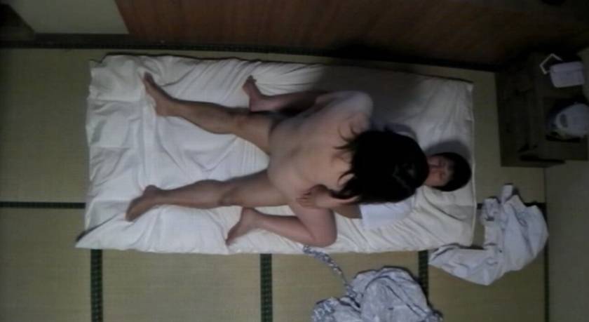 オイルマッサージに来た人妻を感じさせて逆に求められてハメちゃいました。 サンプル画像2