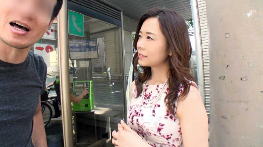 街行くセレブ人妻をナンパしてAV自宅撮影!⇒中出し性交! celeb.34 ご無沙汰な奥様に久々の快楽を!旦那様とのお電話中にもお構いなしにおチ●ポ挿入!! in 世田谷 サンプル画像2