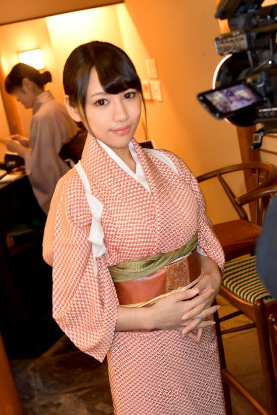 100%完全ガチ!噂の素人激カワ看板娘にアポなし取材⇒AV交渉! target.40 アポなし取材!政治家もご用達!?高級感漂う店構えの焼き鳥店で働く元気いっぱいの大和撫子の”はな”ちゃん。バレたら危険!?店内でこっそりセックス!! in 神楽坂 サンプル画像2