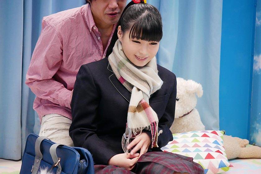 ともみちゃん 修学旅行生 マジックミラー号 ポニーテールで身長が低くくてかわいい美少女が恥じらいSEX！ 　サンプル画像2