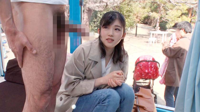 みほ(27) 人妻 マジックミラー号 真正中出し！旦那さんと赤ちゃんがすぐ側にいるのに生SEXに没頭！ 　サンプル画像2