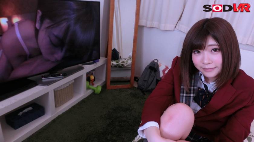 【VR】クラスメイトと2人っきりでAV鑑賞！はじめて観る過激なエロシーンの連発にパンティー越しにもわかるくらいのシミができちゃった彼女は・・・ 　サンプル画像3