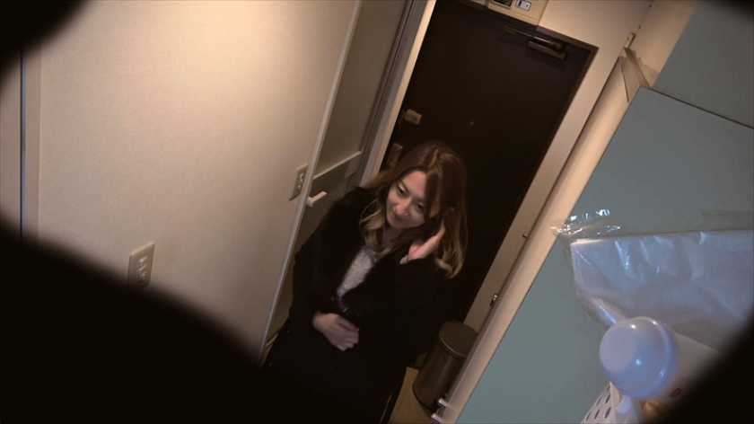 続・マジックミラー号 ミラー号から降りてきた素人女性をま●こが乾く前にスタッフが再ナンパ!自宅に連れ込みSEXした盗撮映像 人妻編 サンプル画像3