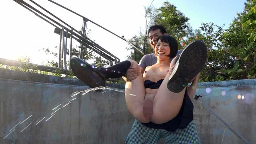 ガチ露出！野外アクメ！FSで異彩を放つ美少女たちの青姦グラフィティー 4時間 15人BEST 　サンプル画像3