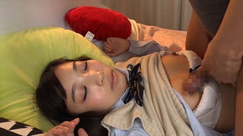 「一度でいいから揉んでみたい！」ブルマを履いたデカ尻妹に兄が睡眠薬を飲ませて、夢の豊満尻を堪能し何度も中出し！ 2 栄川乃亜 宮崎あや 山川ゆな 　サンプル画像3